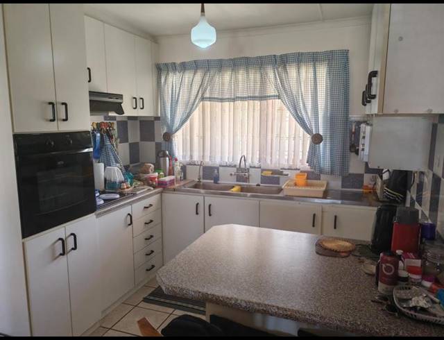 3 BEDROOM HOUSE FOR SALE IN SANDBAAI
